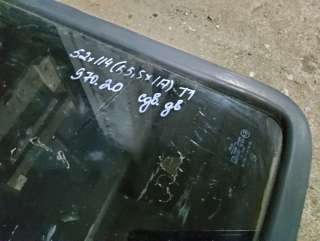 Стекло двери сдвижной Mercedes 208 1993г.  - Фото 2