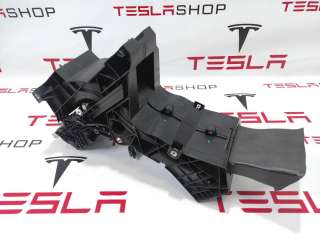 1057379-00-D,1057332-00-C,1057205-00-A Вещевой ящик центральной консоли к Tesla model X Арт 9901511