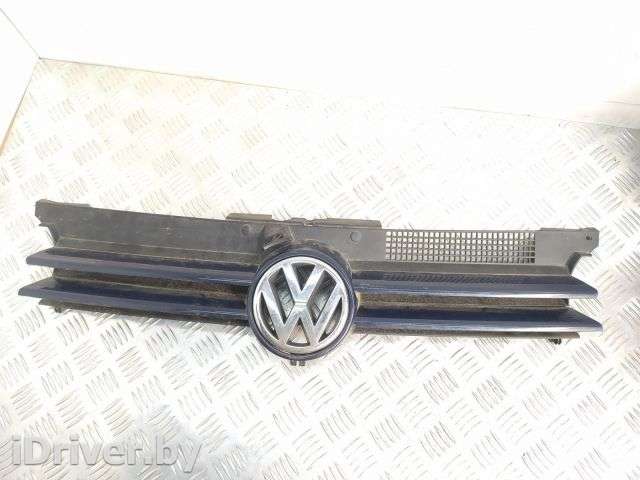 Решетка радиатора Volkswagen Golf 4 2000г. 1J0853655G - Фото 1