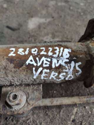 Стойка амортизатора переднего правого Toyota Avensis VERSO 2003г.  - Фото 6