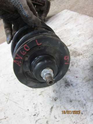 Стойка амортизатора переднего левого Toyota Aygo 1 2008г.  - Фото 2