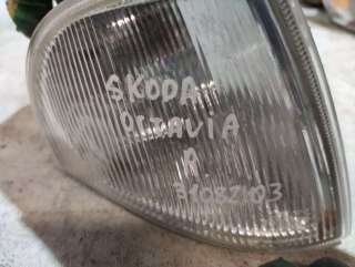 Поворотник правый Skoda Octavia A4 1998г.  - Фото 3