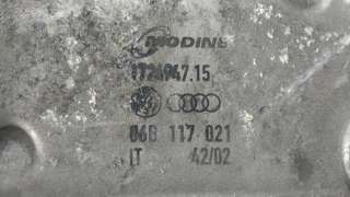 Теплообменник масляного фильтра Audi A4 B6 2006г. 06B117021 - Фото 2