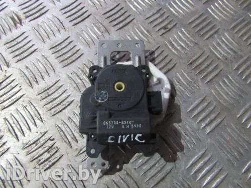 Моторчик привода заслонок отопителя Honda Civic 8 2008г. 063700-8340 - Фото 1