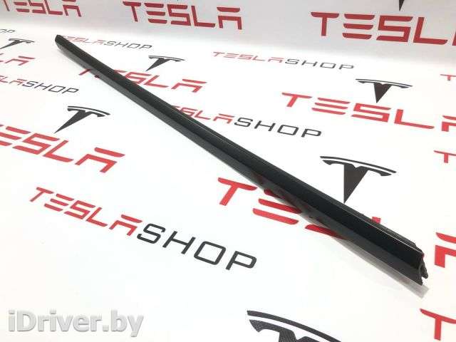 Молдинг двери передней правой Tesla model Y 2021г. 1495711-99-B,1495712-00-S,1495722-00-B - Фото 1
