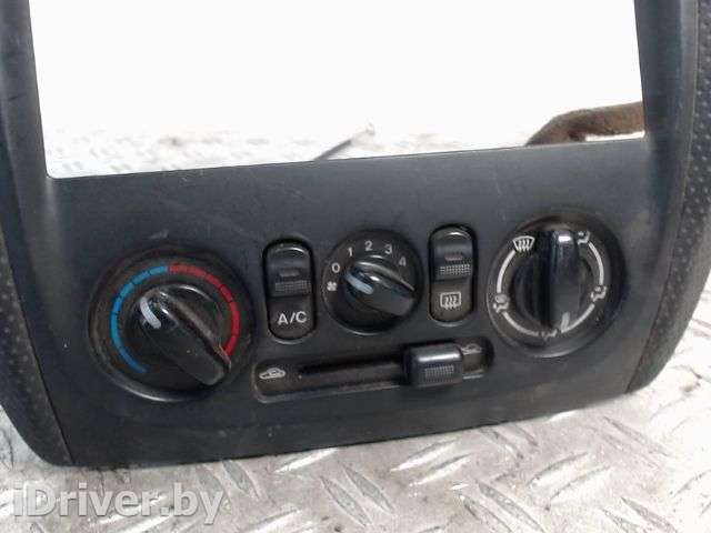 переключатель отопителя Mazda 323 BJ 1999г.  - Фото 1