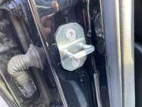 Ответная часть (скоба) замка двери Mercedes ML W164 2007г.  - Фото 3