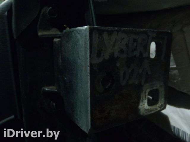 Петля крышки багажника Jeep Liberty 1 2002г.  - Фото 1