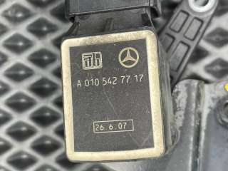 Датчик положения подвески Mercedes C W202 1999г. A0105427717 - Фото 4