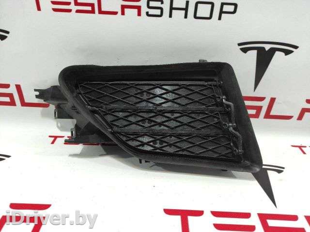 Заглушка (решетка) в бампер передний Tesla model S 2017г. 1057851-00-J - Фото 1