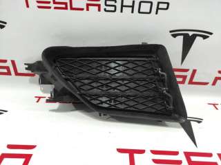 1057851-00-J Заглушка (решетка) в бампер передний к Tesla model S Арт 9902974