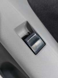  Кнопка стеклоподъемника переднего правого к Toyota Yaris 2 Арт 46023053308