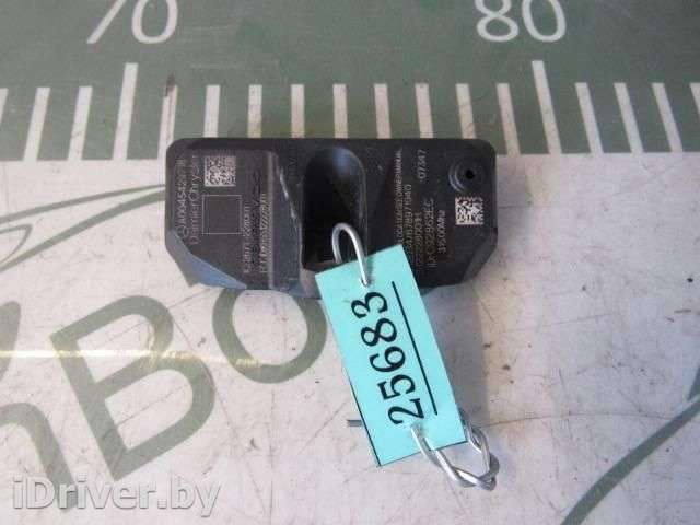 Датчик давления в шине Mercedes S W221 2007г. A0045429718 - Фото 1