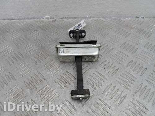 Ограничитель двери Land Rover Discovery 4 2012г.  - Фото 1