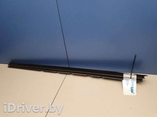 Накладка стекла передней правой двери Volkswagen Touran 2 2011г. 1T0837472B5AP - Фото 1