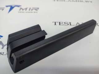 1031675-00 пластик салазок сиденья к Tesla model S Арт 11369_1