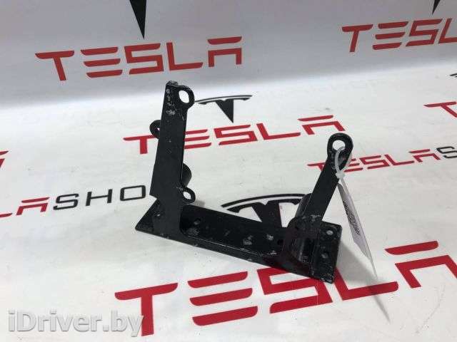 Кронштейн салона Tesla model X 2017г. 1052517-00-H - Фото 1