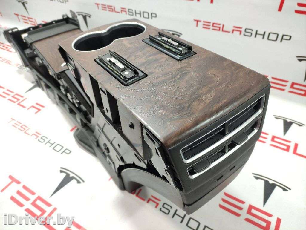 Вещевой ящик центральной консоли Tesla model X 2017г. 1048804-00-A  - Фото 2