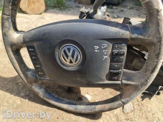 Подушка безопасности водителя Volkswagen Touareg 1 2006г.  - Фото 1