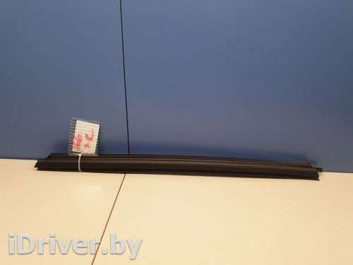 Накладка стекла задней правой двери Mercedes GL X166 2012г. A1667352400 - Фото 1