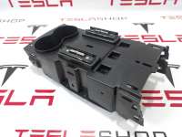 1002366-00-E Вещевой ящик центральной консоли к Tesla model X Арт 9901512