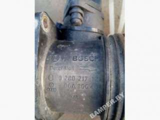 Расходомер воздуха Volkswagen Sharan 1 1999г.  - Фото 2