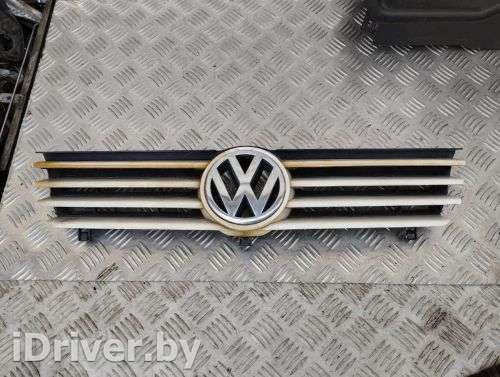 Решетка радиатора Volkswagen Bora 1999г.  - Фото 1