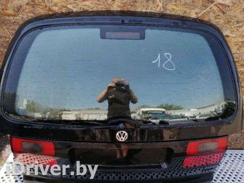 Заднее стекло Volkswagen Sharan 1 1997г.  - Фото 1