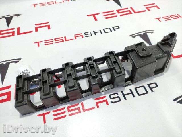 Кронштейн салона Tesla model X 2017г. 1055317-00-C,1089758-00-B - Фото 1