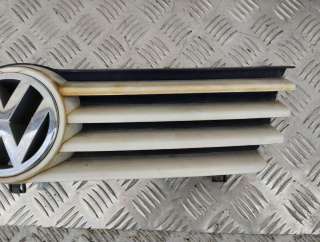 Решетка радиатора Volkswagen Bora 1999г.  - Фото 2