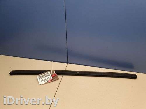 Уплотнитель стекла передней правой двери Land Rover Range Rover Sport 2 2013г.  - Фото 1
