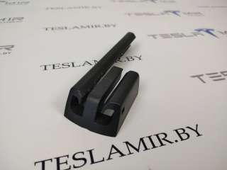 1031676-00 пластик салазок сиденья к Tesla model S Арт 11223
