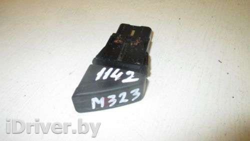 Кнопка аварийной сигнализации Mazda 323 BJ 1998г.  - Фото 1
