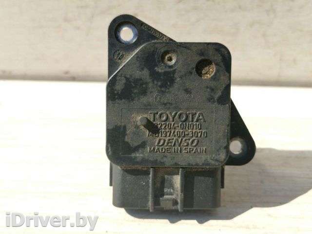 Расходомер воздуха Toyota Yaris 1 2003г.  - Фото 1