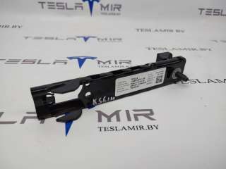 1068130-01 Механизм регулировки высоты ремня безопасности Tesla model 3 Арт 14598_1