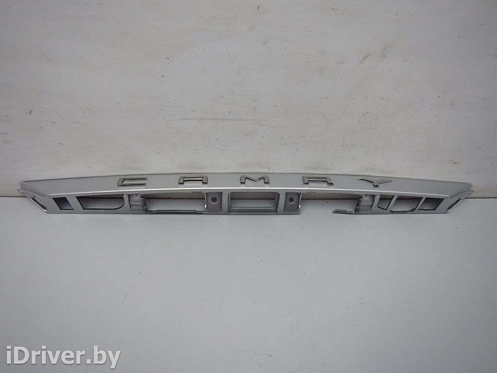 Накладка крышки багажника Toyota Camry XV30    - Фото 1