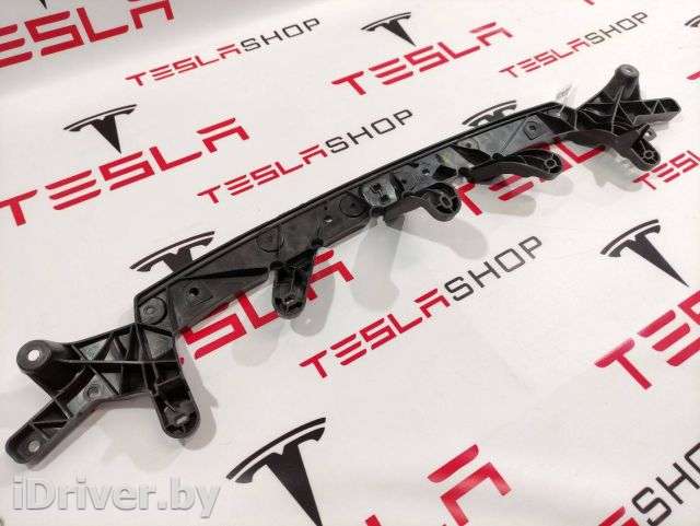 Кронштейн крепления кабины Tesla model X 2020г. 1047020-00-F - Фото 1