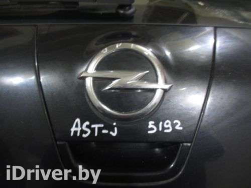 Ручка открывания багажника Opel Astra J 2010г.  - Фото 1