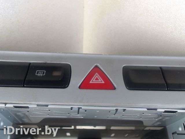 кнопка аварийной остановки Audi A3 8L 2000г.  - Фото 1