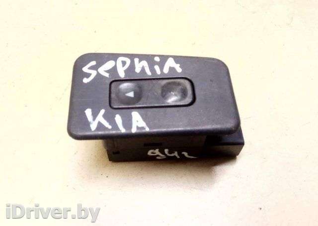 Кнопка стеклоподъемника задней правой Kia Sephia 1 1994г.  - Фото 1