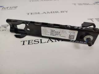 Механизм регулировки высоты ремня безопасности Tesla model 3 2021г. 1068130-01 - Фото 2