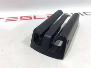 1051476-00-A Пластик салазок сиденья к Tesla model S Арт 9905296