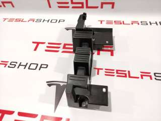 1059715-00-D Кронштейн Tesla model X Арт 9885827