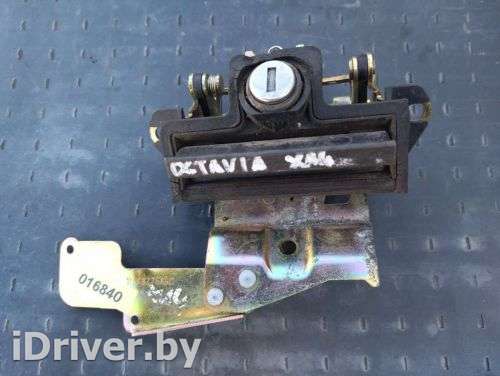 Ручка крышки багажника Skoda Octavia A4 2001г. 1U6827565C - Фото 1