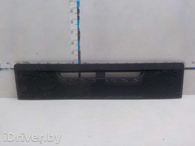 Решетка радиатора Volvo FH  84033228 - Фото 1