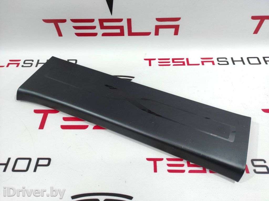 Накладка на порог Tesla model X 2017г. 1053189-00-F  - Фото 2