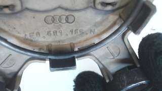 Колпачок литого диска Audi A4 B7 2005г. 4F0601165N - Фото 3