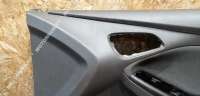 Обшивка двери передней правой (дверная карта) Ford Focus 3 2012г.  - Фото 5