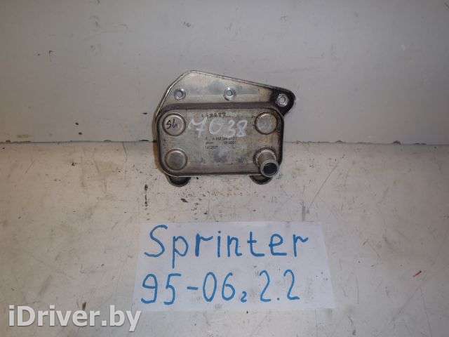 Радиатор масляный Mercedes Sprinter W901-905 1995г.  - Фото 1