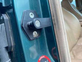 Ответная часть (скоба) замка двери BMW 7 E38 1997г.  - Фото 4